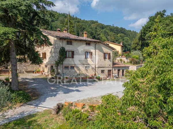 casa indipendente in vendita a Cetona in zona Piazze