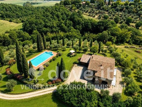 casale in vendita a Cetona in zona Piazze
