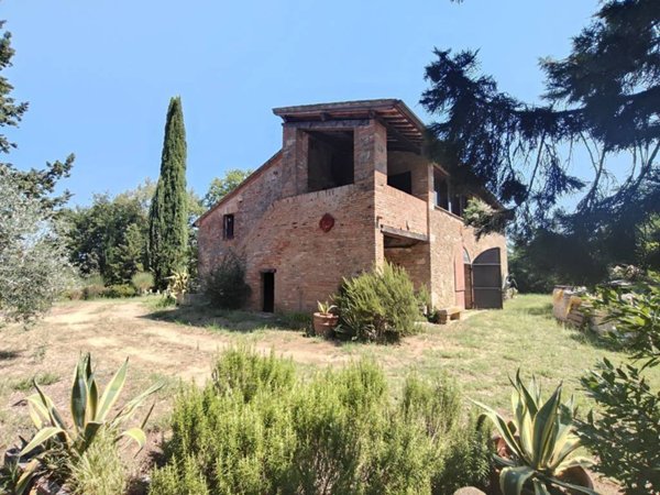 casa indipendente in vendita a Cetona in zona Piazze