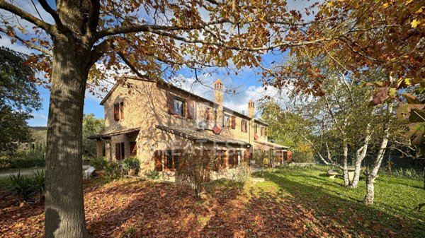 casale in vendita a Chianciano Terme