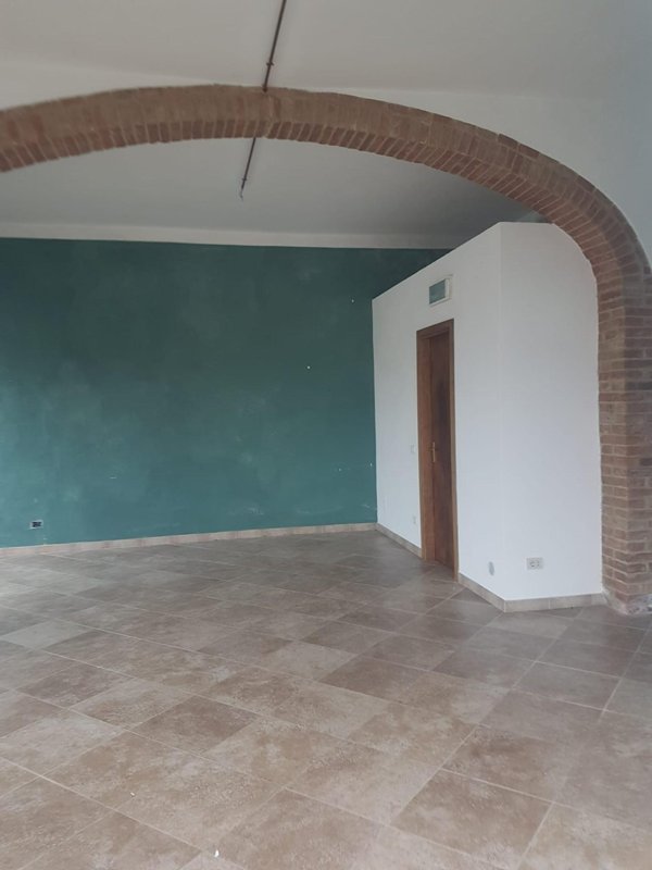 locale commerciale in vendita a Chiusdino