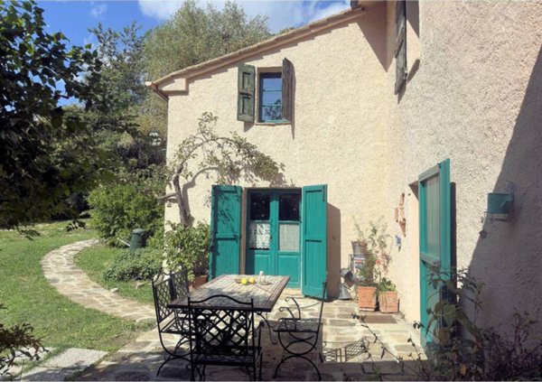 casa indipendente in vendita a Chiusdino in zona Fròsini
