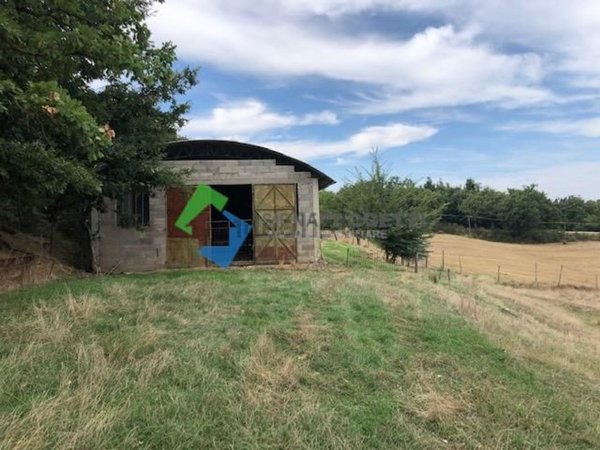 locale di sgombero in vendita a Chiusdino