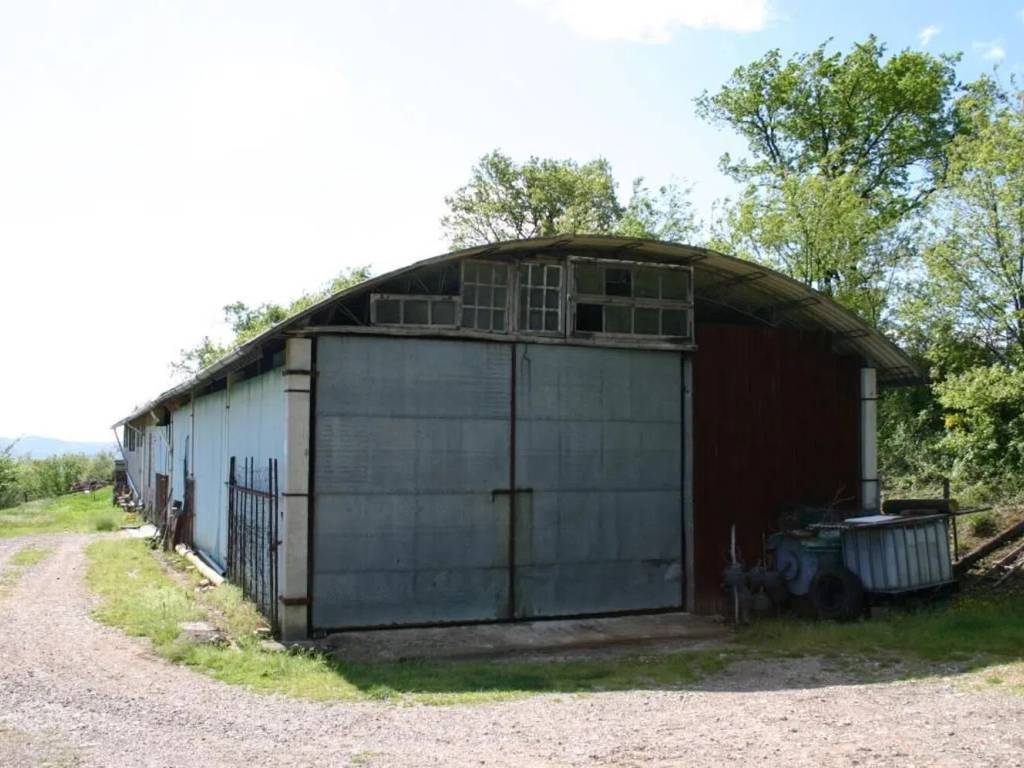 locale commerciale in vendita a Chiusdino