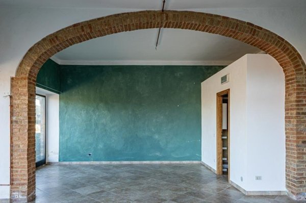 locale commerciale in vendita a Chiusdino