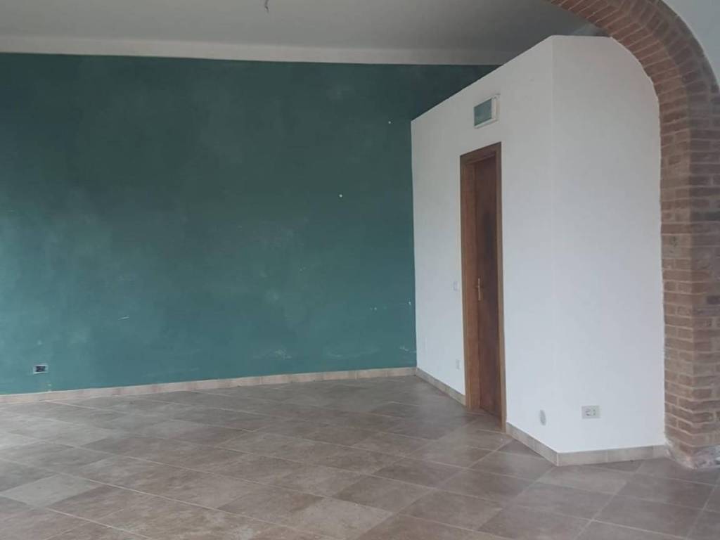 locale commerciale in vendita a Chiusdino