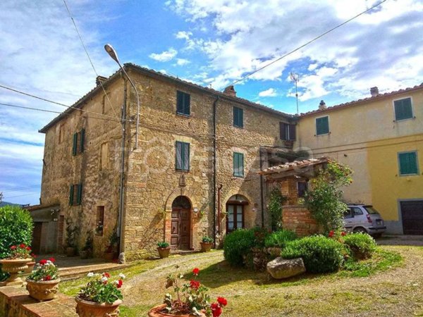 negozio in vendita a Chiusdino in zona Palazzetto.