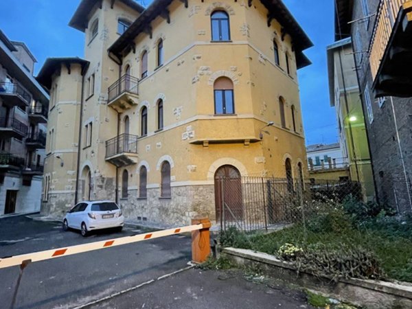 intera palazzina in vendita a Chiusi in zona Chiusi Scalo
