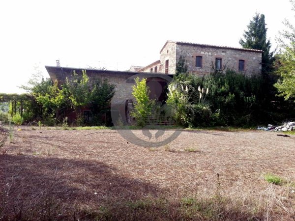 casa indipendente in vendita a Chiusi in zona Macciano