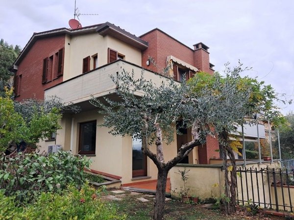 casa indipendente in vendita a Chiusi