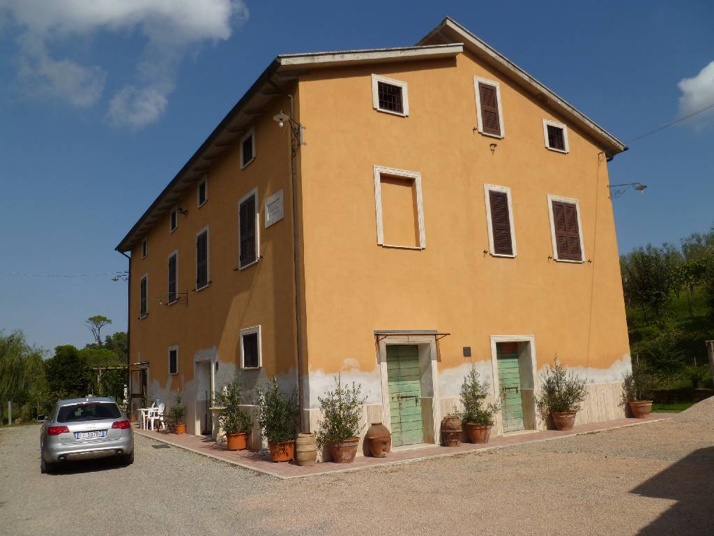 casa indipendente in vendita a Chiusi in zona Querce al Pino