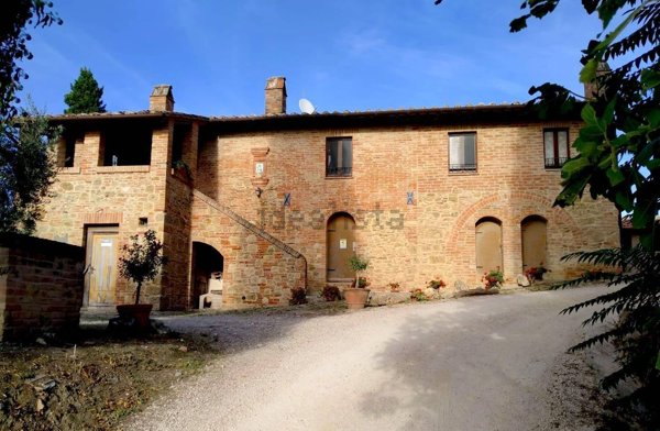 casa indipendente in vendita a Chiusi
