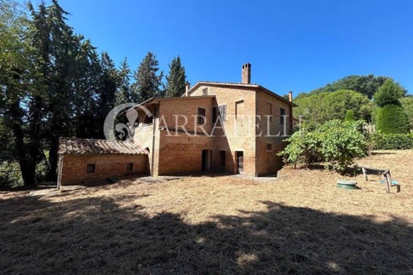 casa indipendente in vendita a Chiusi