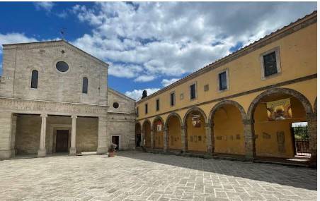 intera palazzina in vendita a Chiusi