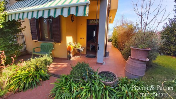 casa indipendente in vendita a Chiusi in zona Querce al Pino