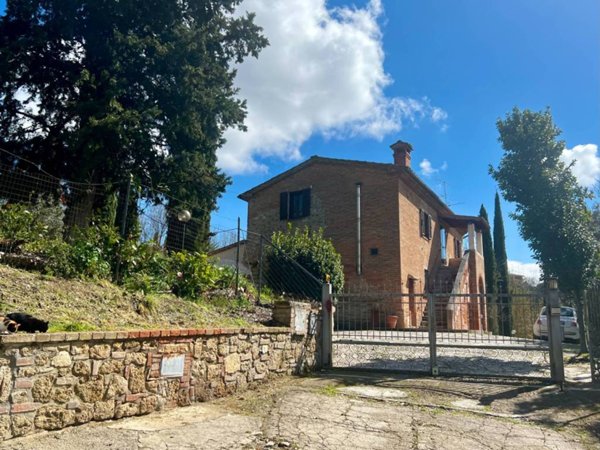 casa indipendente in vendita a Chiusi