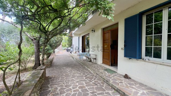 casa indipendente in vendita a Chiusi