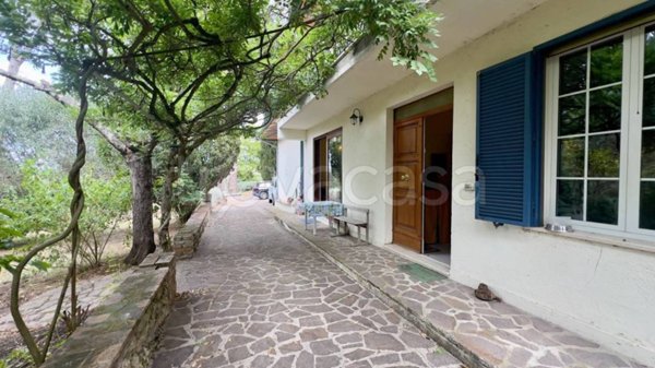 casa indipendente in vendita a Chiusi