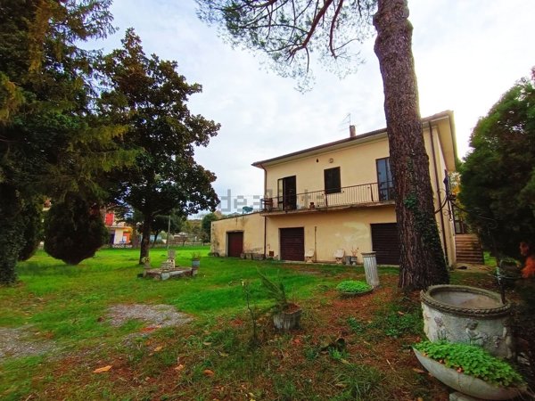 casa indipendente in vendita a Chiusi