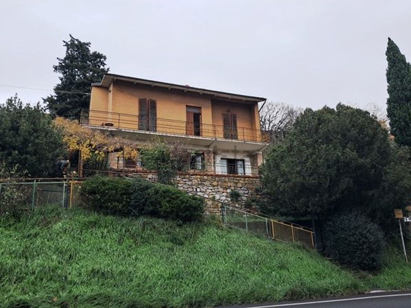 casa indipendente in vendita a Chiusi in zona Chiusi Scalo