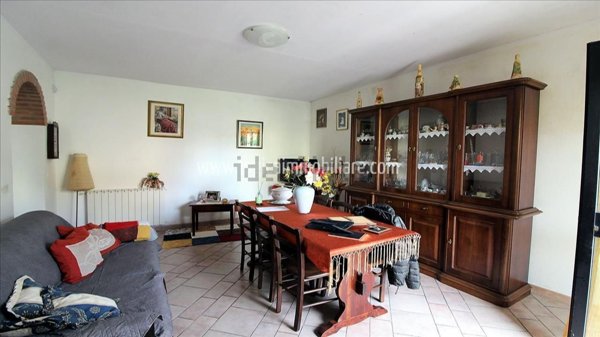 casa indipendente in vendita a Chiusi in zona Chiusi Scalo