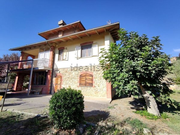 casa indipendente in vendita a Chiusi