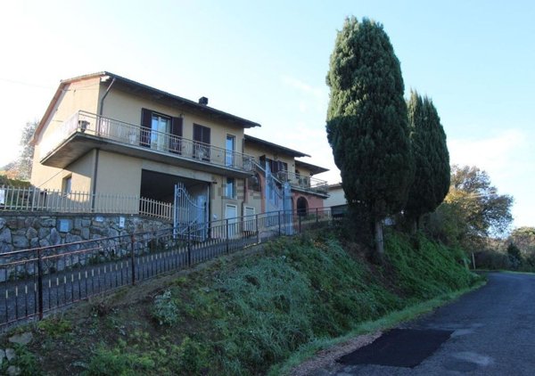 casa indipendente in vendita a Chiusi