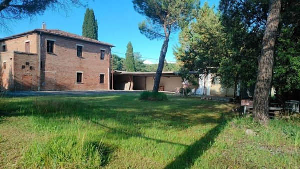 casa indipendente in vendita a Chiusi