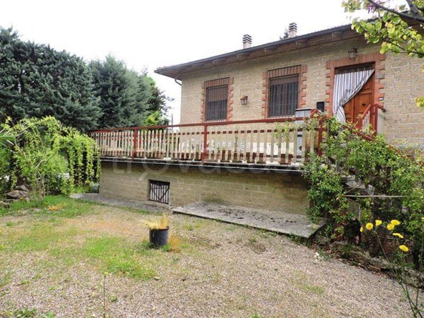 casa indipendente in vendita a Chiusi