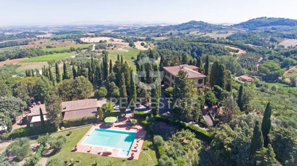 casa indipendente in vendita a Chiusi