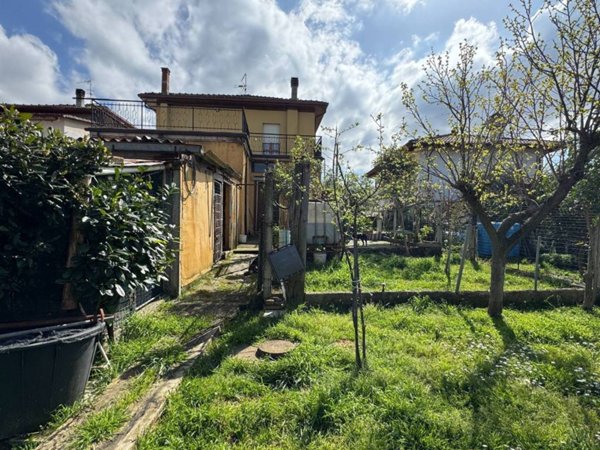 casa indipendente in vendita a Chiusi