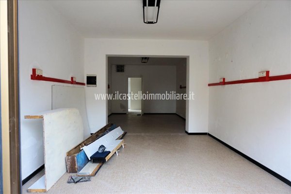 locale commerciale in vendita a Chiusi in zona Montallese