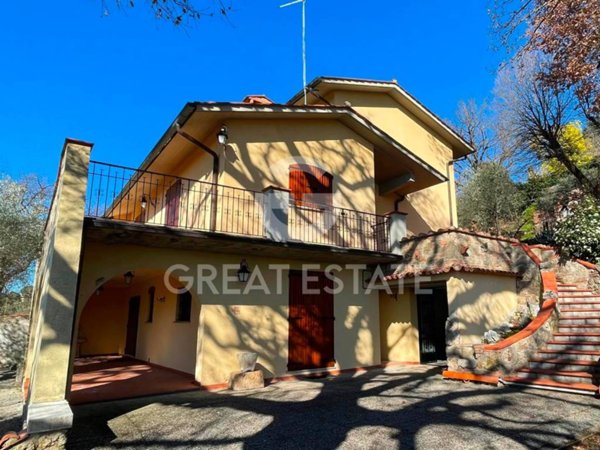casa indipendente in vendita a Chiusi