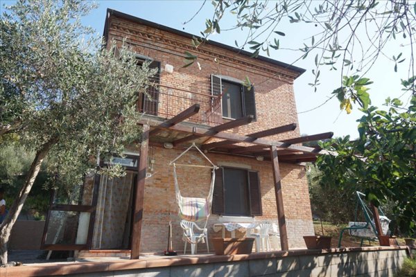casa indipendente in vendita a Chiusi
