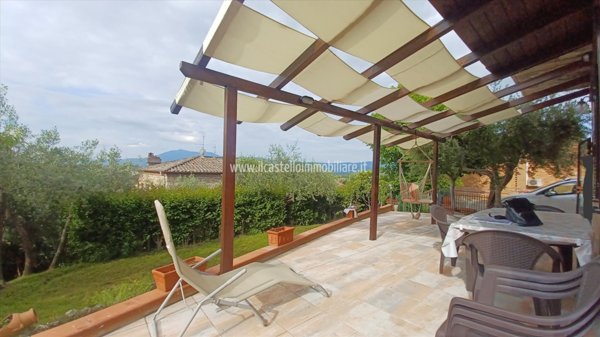 casa indipendente in vendita a Chiusi