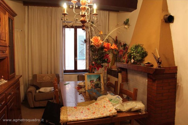 intera palazzina in vendita a Chiusi