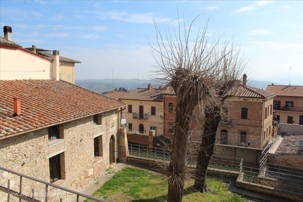 intera palazzina in vendita a Chiusi