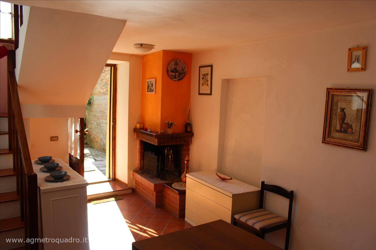 intera palazzina in vendita a Chiusi