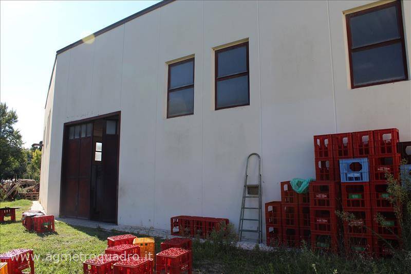 locale commerciale in vendita a Chiusi in zona Chiusi Scalo