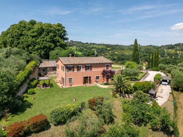 casa indipendente in vendita a Chiusi