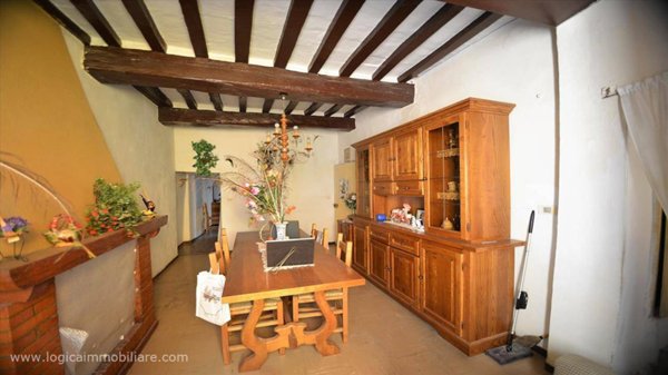 intera palazzina in vendita a Chiusi in zona Chiusi Scalo