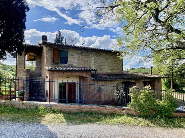 casa indipendente in vendita a Chiusi in zona Chiusi Scalo