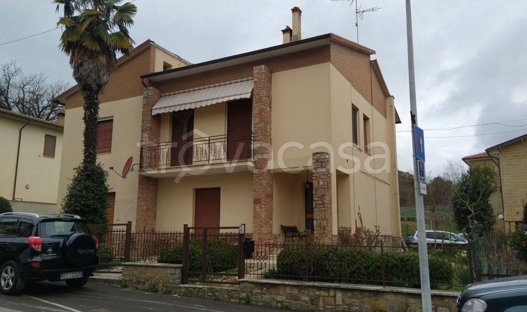 casa indipendente in vendita a Chiusi in zona Chiusi Scalo
