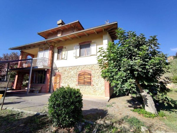 casa indipendente in vendita a Chiusi
