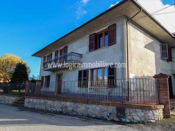 casa indipendente in vendita a Chiusi in zona Montallese