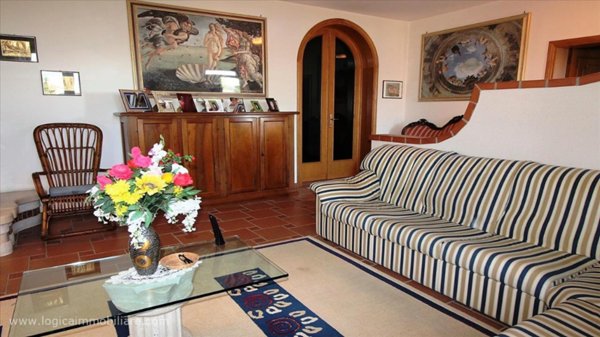 casa indipendente in vendita a Chiusi in zona Montallese