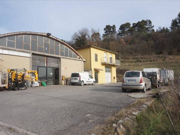 locale commerciale in vendita a Chiusi in zona Chiusi Scalo