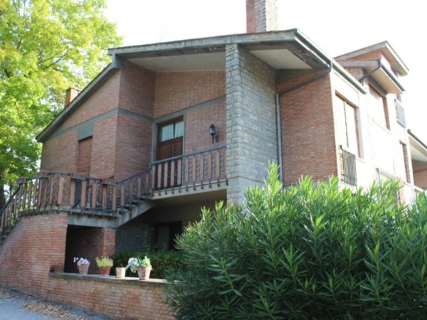 casa indipendente in vendita a Chiusi