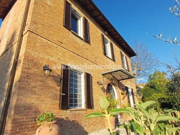 casa indipendente in vendita a Chiusi