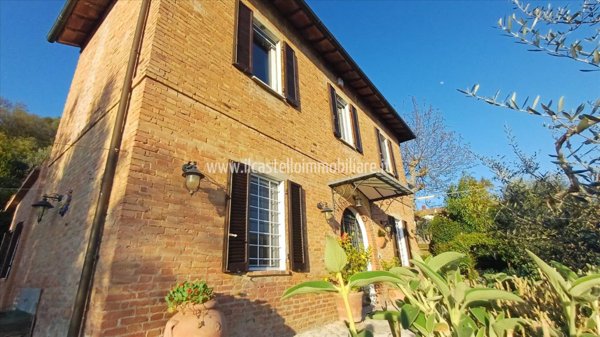 casa indipendente in vendita a Chiusi